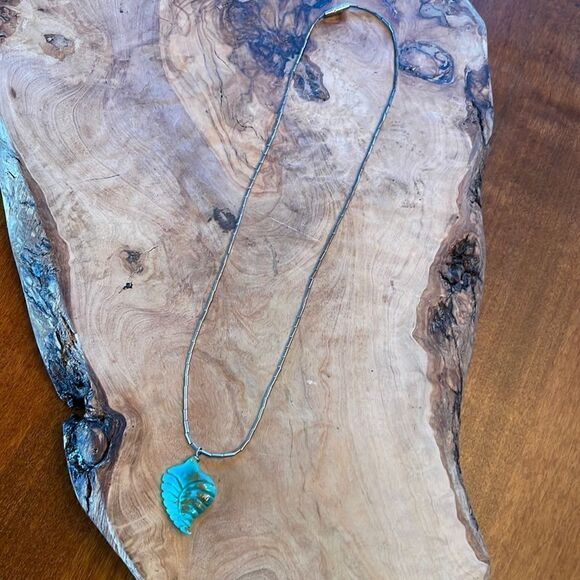 Vintage Carved Turquoise Leaf Pendant Liquid Sterling Silver Chain - Picture 2 of 5